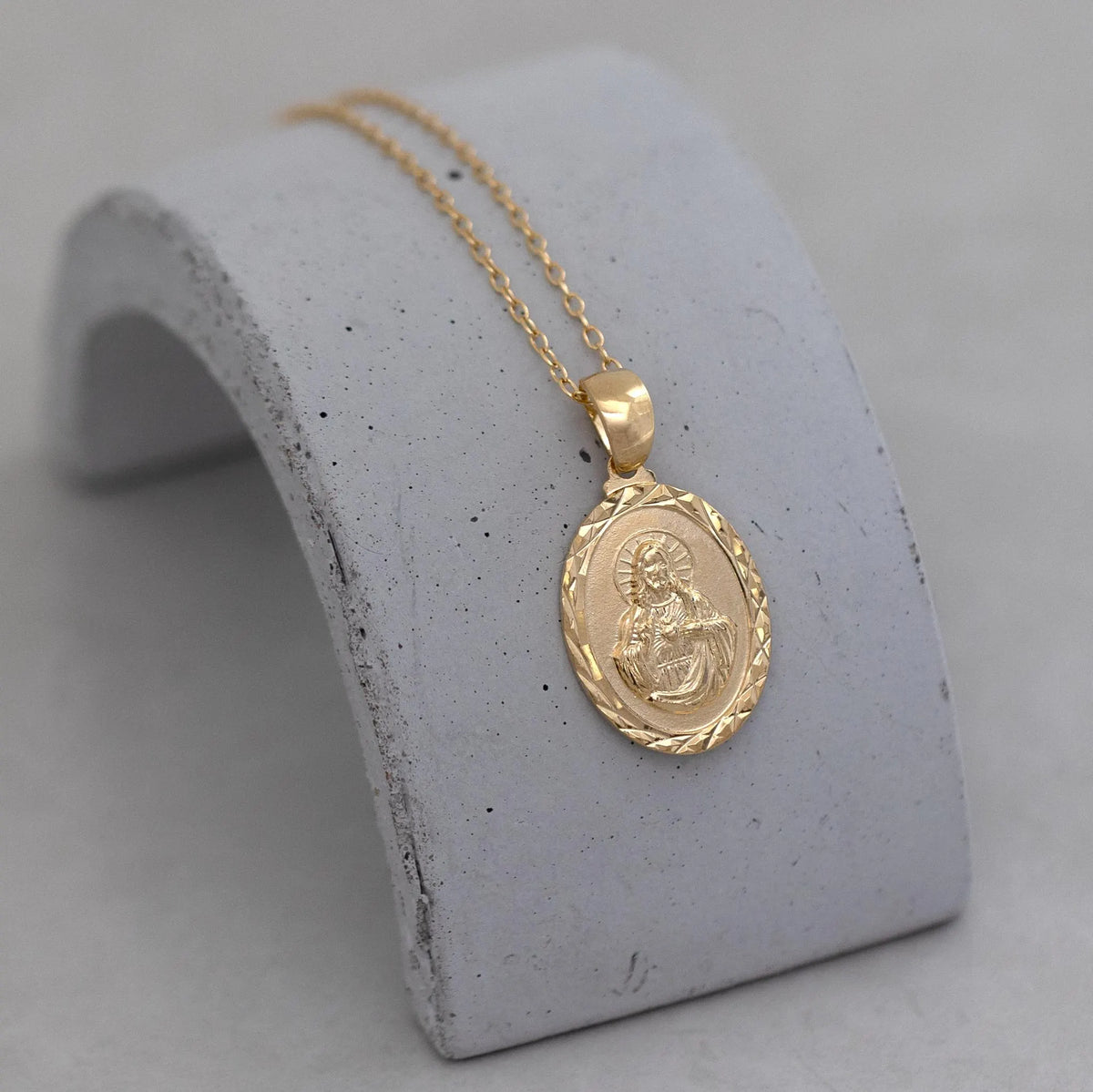 18K Gold Filled Sacred Heart of Jesus Medallion Pendant Necklace Religious Medal Gift Jewelry