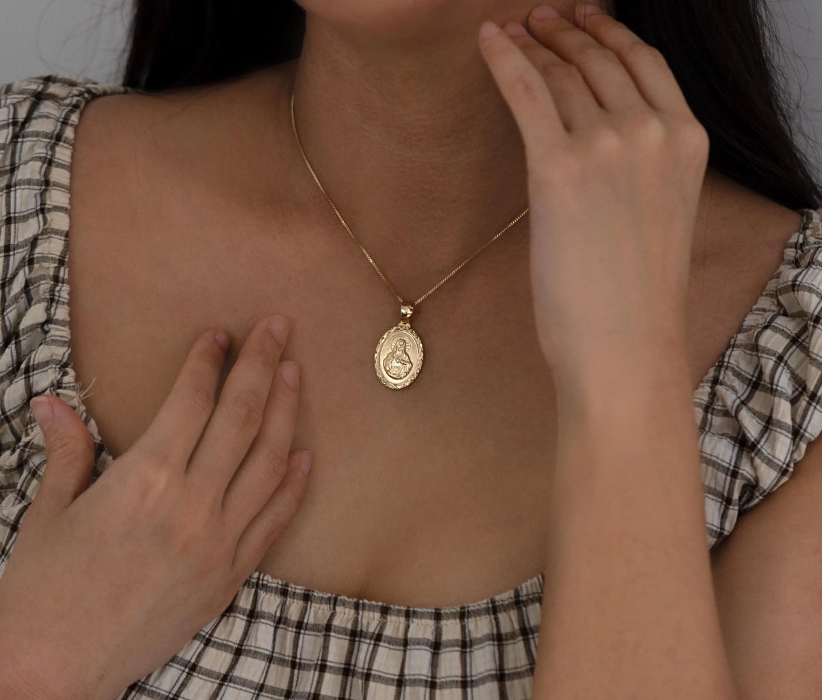 18K Gold Filled Sacred Heart of Jesus Medallion Pendant Necklace Religious Medal Gift Jewelry