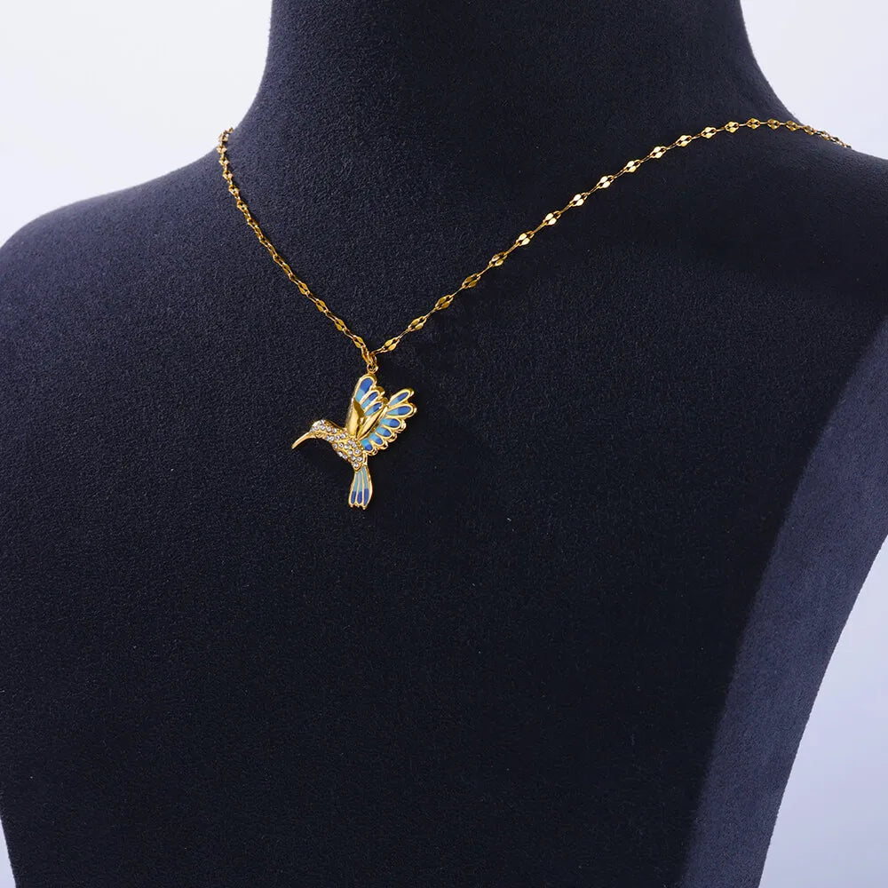 Cute Colorful Birds Necklaces for Women Stainless Steel Gold Color Chain Heart Grass Pendant Necklace Wedding Jewlery Gift New